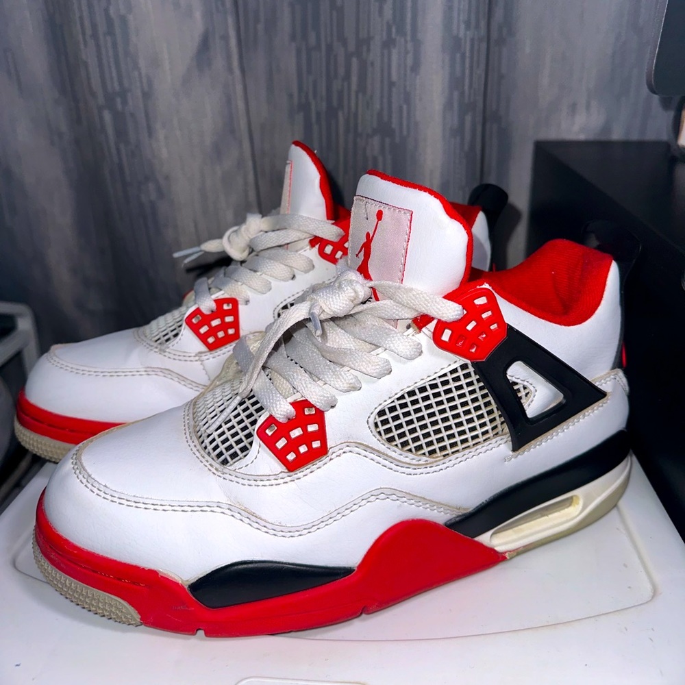 Jordan 4 Retro Fire Red (2020) in size 8 in Mens.
